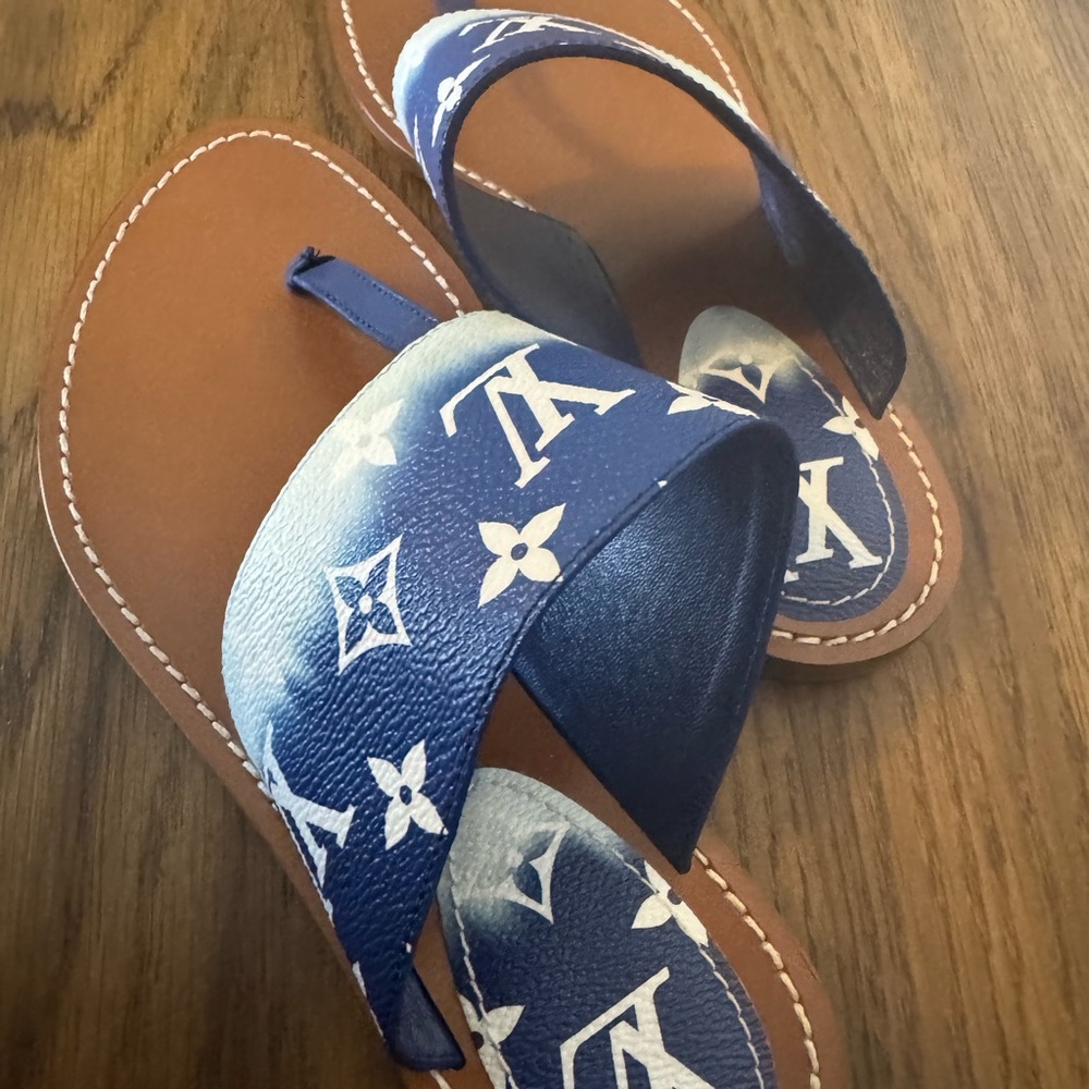 Louis Vuitton Navy and White Monogram Sandals NEVER WORN - Picture 2 of 6